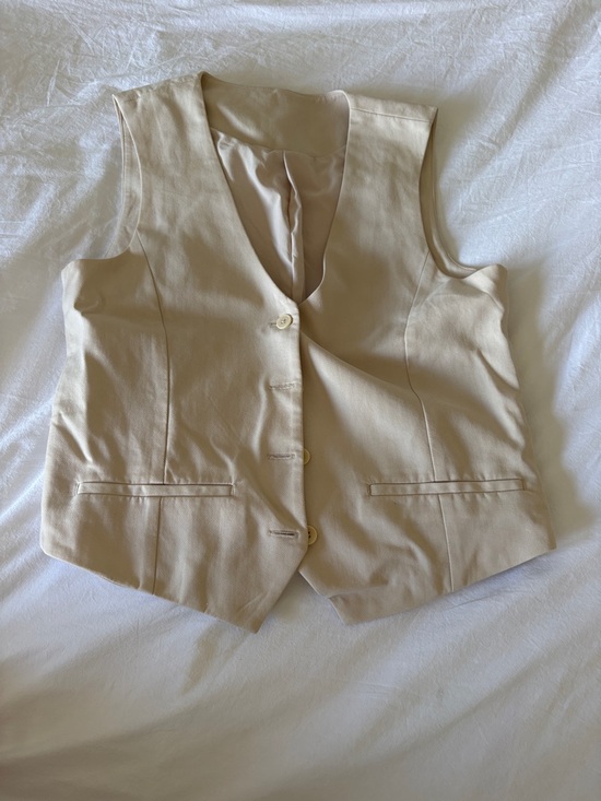 Vuori Jackets & Blazers - Vuori Women's Light Tan Sleeveless Vest